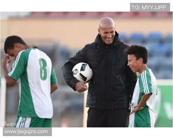 笑容满面的足球明星们带给我们快乐与激情的瞬间