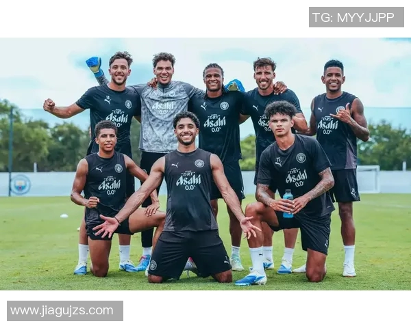 足球明星云集的精彩瞬间照片展现足球魅力与激情的完美结合 足球明星云集的精彩瞬间照片展现足球魅力与激情的完美结合