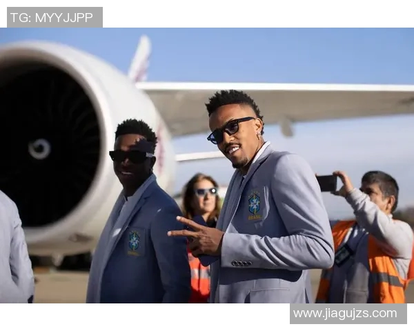 足球明星腹肌照展现男神魅力与健身成果引领潮流时尚风向标 足球明星腹肌照展现男神魅力与健身成果引领潮流时尚风向标